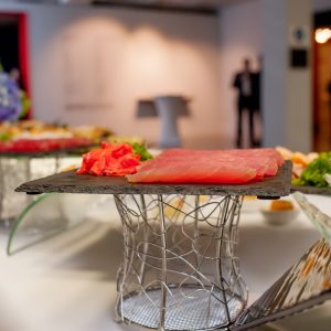 Подача на вулканическом камне