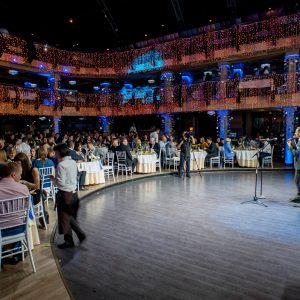 ведущий в клубе