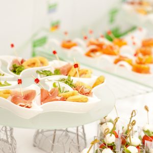 Оформление закусок для фуршета