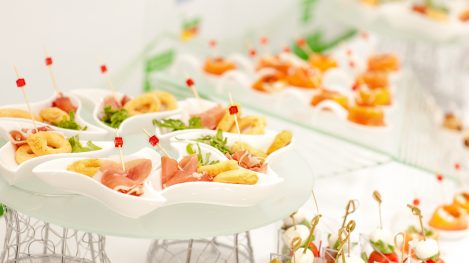 Оформление закусок для фуршета