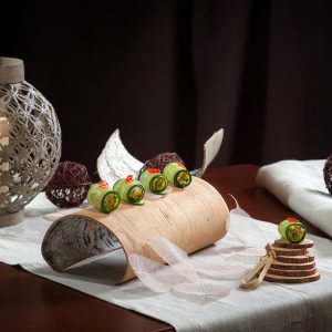 Роллы из свежего огурца с сырным кремом и тартаром из сладкого перца