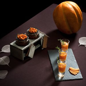 Пюре из тыквы в шоте с веточкой размарина